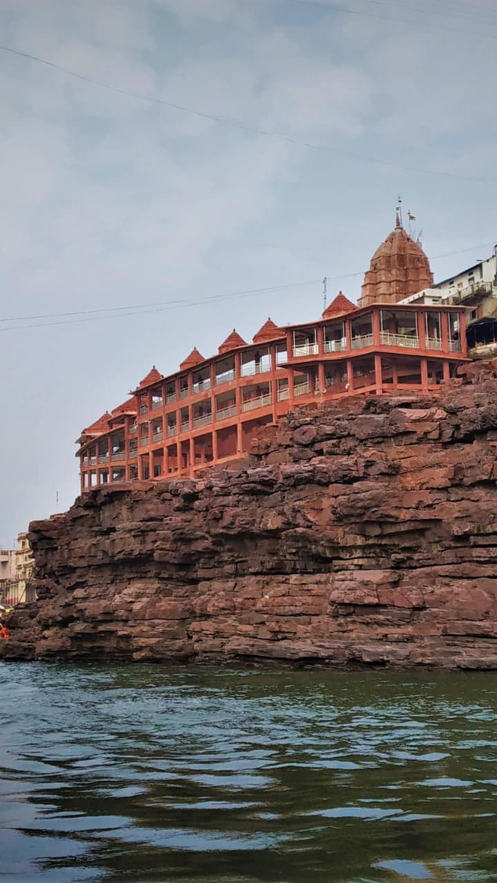 Vehicle interior and exterior view 4